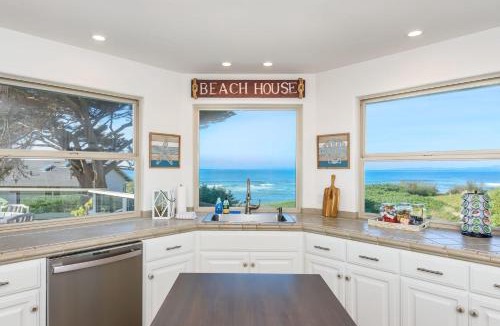 Montara House | Oceanfront Home Retreat w Breathtaking Views of Fitzgerald Marine Reserve