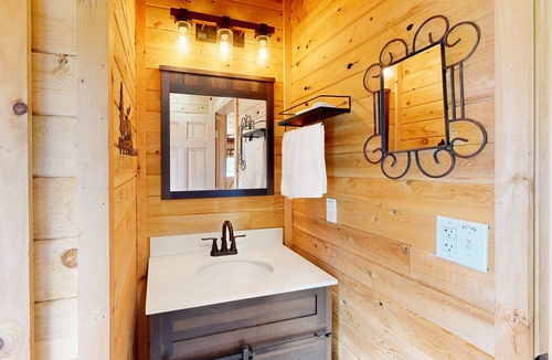 Bingham House | Off-Grid Cabin, 25 Acres, Firepit, Trails, Dogs Ok