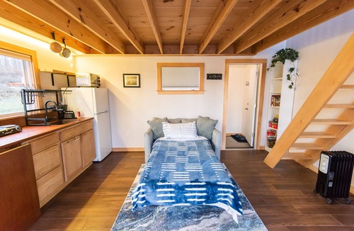 Bowdoinham Cabin | Off-grid cabin on the shore of Merrymeeting Bay with kayaks and SUP