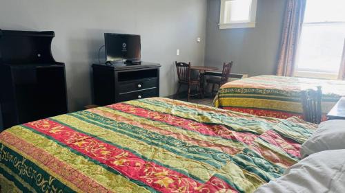 Bath Hotel | Old National Hotel