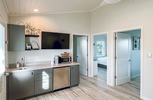 Saugatuck House | Old Pike Cottages