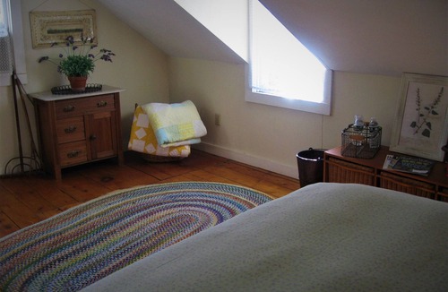 Clinton Corners Bed & Breakfast | Omega Special 1860s farmhouse 3 miles away