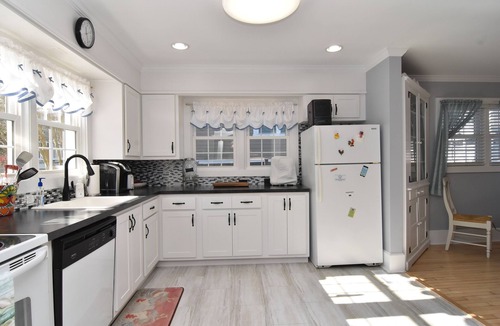 Rehoboth by the Sea House | ONE BLOCK TO BEACH-PET FRIENDLY-NEW 50 FOOT 2 HOLE PUTTING GREEN READY TO USE!