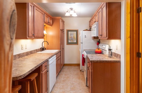 North Conway Cabin | Oversized log cabin. Saco River, hiking, golf, Storyland, skiing, family loved.