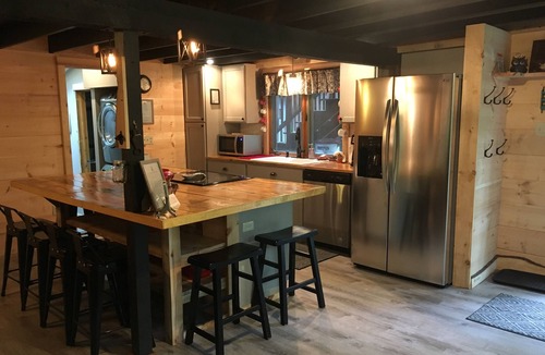 North Conway Cabin | Owl-Pine Ski Lodge: Rustic Cabin w/Hot Tub