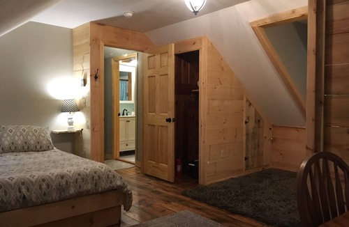 North Conway Cabin | Owl-Pine Ski Lodge: Rustic Cabin w/Hot Tub