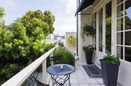 Pacific Heights House | Pacific Heights Grand Victorian Top Floor Kitchen