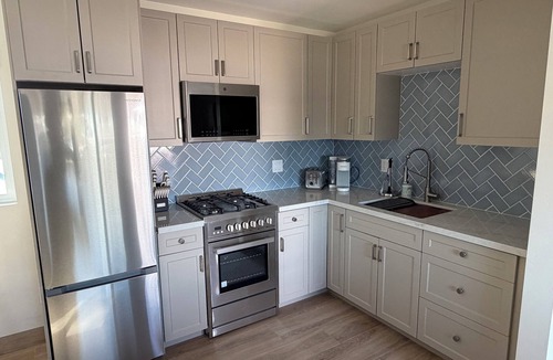 Crown Point Apartment | Pacific Tides -Entire 9-Unit Apartment Complex w/Parking + A/C in Pacific Beach