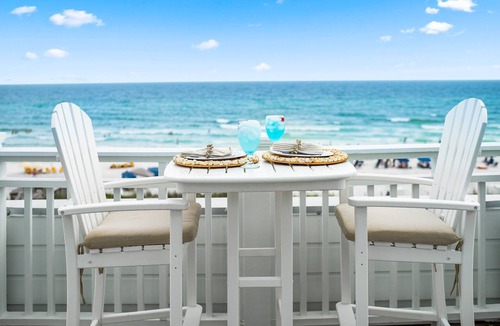 Gulf District Condo | Panoramic Gulf Views Just Steps to the Beach