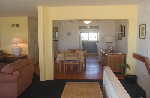 South Mission Beach Cottage | PANORAMIC OCEAN VIEW 1BR UPPER UNIT ON THE BEACH IN SOUTH MISSION