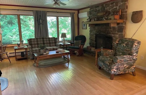 Jersey Shore Cabin | Paradise in Pine Creek - Amazing 3BR Cabin in the Heart of the Pine Creek Valley