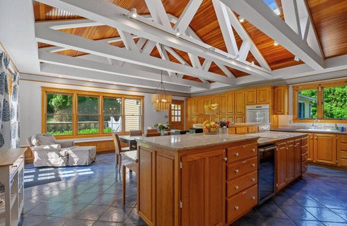 Clifton Park House | Park-like in Clifton Park! Lovely spacious 6-bedroom house with AC