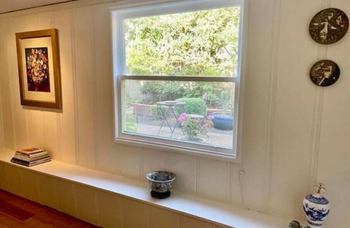 Oakland Apartment | Parking, Private Yard. Fast Wi-fi. Washer and Dryer. Pet friendly. Close to Bart