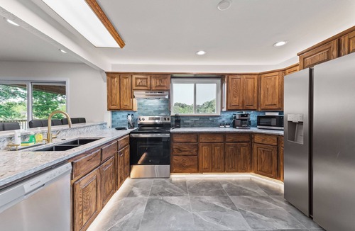 Mid America Cottage | Peaceful 4-bedroom Lake Hamilton Cottage w/Hot Tub, Fire Pit, Game Room + More