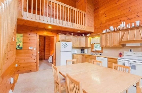 Benton Cabin | Peaceful 5-bed 3-bath retreat minutes from Ricketts Glen State Park