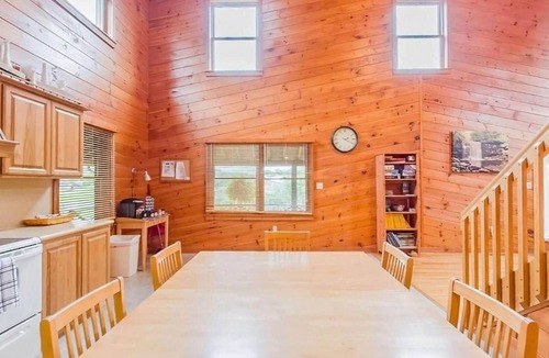 Benton Cabin | Peaceful 5-bed 3-bath retreat minutes from Ricketts Glen State Park