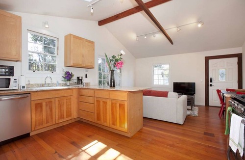 Poets Corner House | Peaceful Haven Near Berkeley BART