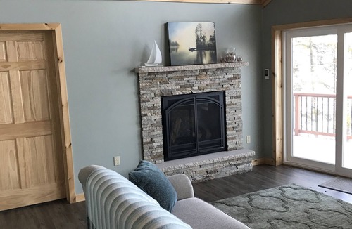 Mayfield House | Peaceful Sunrise ~ Scenic Lakefront Retreat