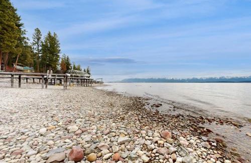 Lakeside House | Pebbles & Sunshine