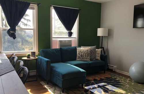 Peekskill House | Peekskill KingBed 100%Walkable NYC 50min Car & Train West Point 15min RT6&9 2min