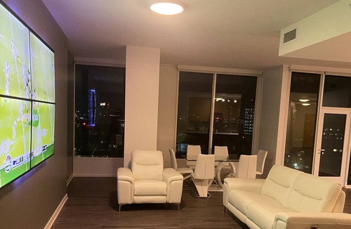 Downtown San Jose Apartment | Penthouse Downtown San Jose 5 min to Airport