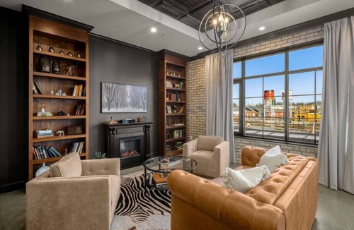 Rogers Apartment | Perfect for Couples-Walk Everywhere-Luxe Apt