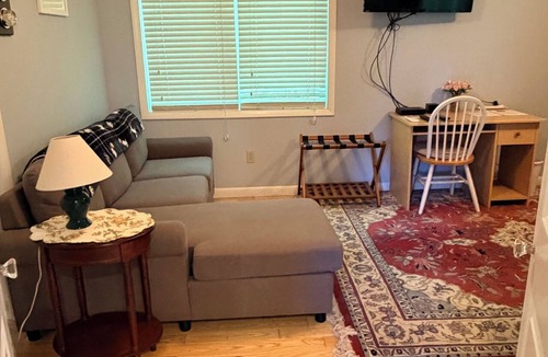 Saratoga Springs Cottage | Perfect for SPAC Concert or Track! 1 Bed Cottage w/King Bed in Saratoga Springs!
