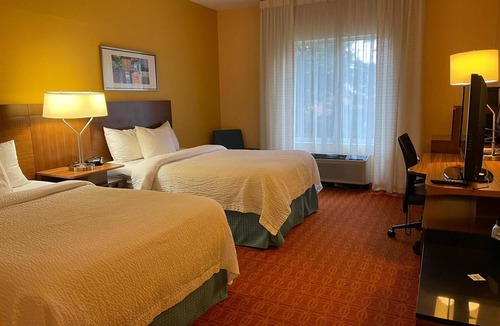Chambersburg Hotel | Perfect hotel with beautifully decorated rooms conveniently located off of I-81