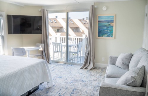 Hampton Hotel | Perfect second floor suite!