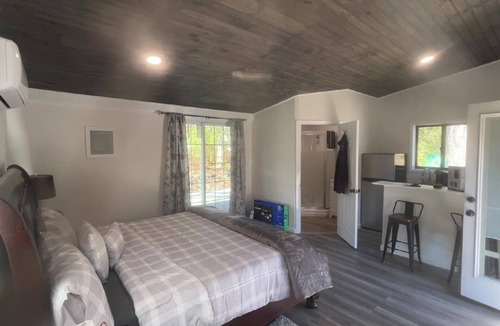 New Paltz Cabin | perfect studio, few minutes away to the heart of new Paltz & Mohonk Mountain