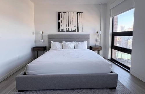 Hunters Point Apartment | Perfectly Located Unit for Urban Explorers – Near Iconic NYC Attractions