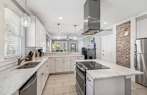 Cooper-Young Historic District House | Pet Friendly Cooper Young Gem