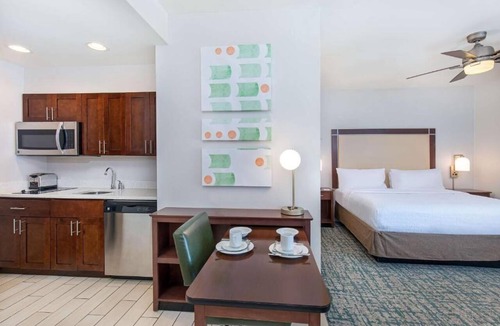 Sandy Springs Hotel | Pet-Friendly Getaway! Free Breakfast & Parking Near Perimeter Mall!