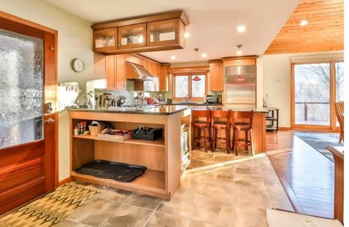 Maplecrest House | Pet friendly mountain house, stunning views, chefs kitchen, mins to Hunter/Windm