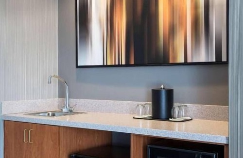 Emeryville Hotel | Pet friendly Property! Indoor swimming pool, Close to Tilden Regional Park!