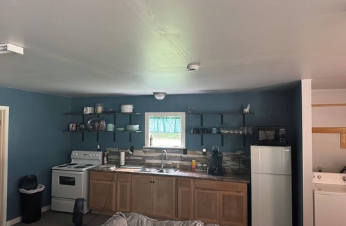 Conway House | Pet Friendly! Quiet and Safe!