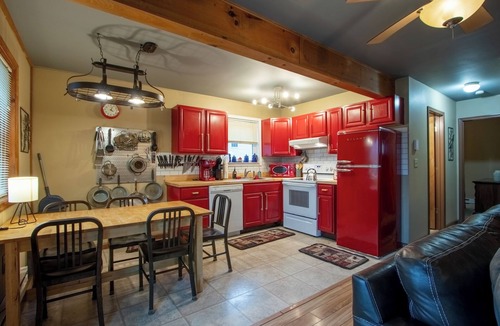 Albrightsville Cabin | Pet Paradise w Fully-Fenced-Yard; Rustic Charm-Near Slopes-Ski-WtrPrks-JimThorpe