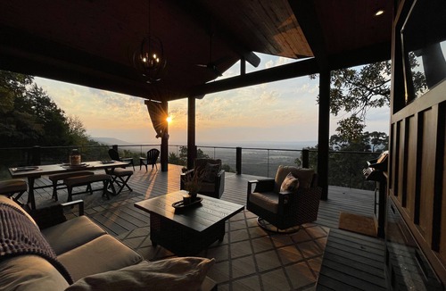 Morrilton House | Petit Jean Mountain Bluff Point Cottage - On the cliff's edge! ADULTS ONLY