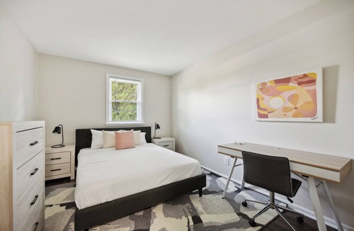 Newark Apartment | Pine Brook 1202 I Pool Gym I Free Parking !