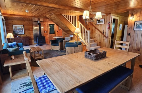 Greenville Cabin | Pine Camp*Seaplane/Boat Dock*Lake/Mountain View*Kayaks