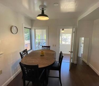Belding Woods Apartment | PlanetView Delux Richmond XL- walk Best MexFood