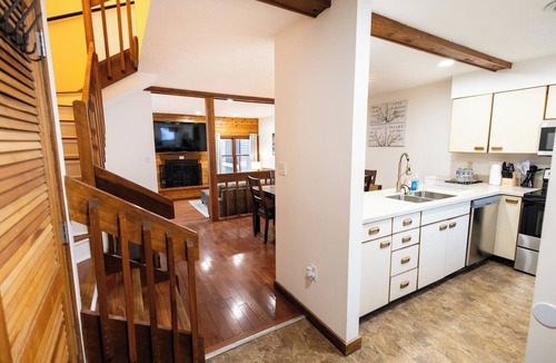 East Stroudsburg House | Pocono Mountains Pastime Place - 2 Bedroom, 2 Bath, private townhome with wood-burning fireplace and jacuzzi tub