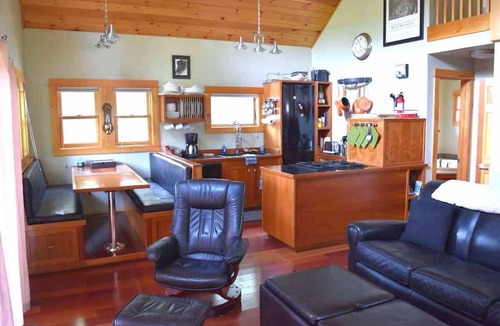 Eidelweiss Village Ski Chalet | Pond-Side Chalet Private Beach Canoe & Kayak Sleeps 7 Near Storyland