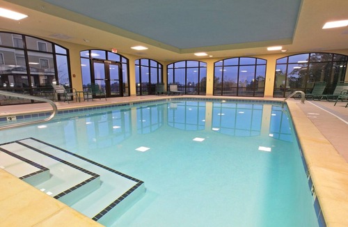 Lake Hamilton Condo | Pool. Free Breakfast. Gym. Near National Park Medical Center.