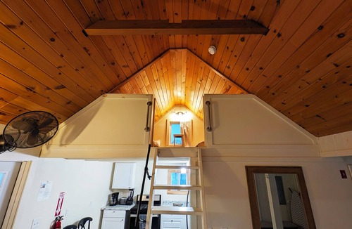 Acton Cottage | Pretty 3-bedroom cottage in lakes region of York County