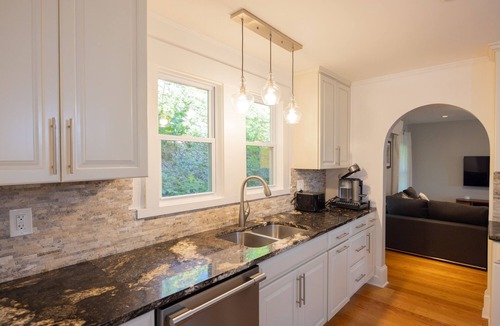 Saratoga Springs House | Pristine Lake House W/Guest Suite - Perfect for every season!
