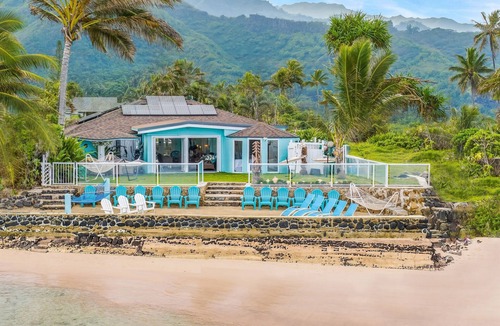Hauula House | Privat Beach Paradise - Luxe beachfront!