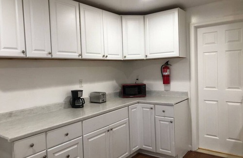 Weequahic Apartment | Private 3-bedroom apartment, minutes to Newark Airport EWR, NYC train nearby