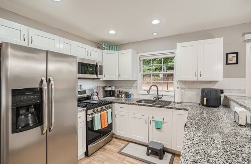 Atlanta House | Private 3BR Atlanta Retreat, Near Emory & CHOA, Pet-Friendly, Full Kitchen