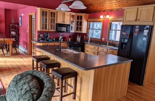 Edray Cabin | Private and Serene Snowshoe Family Chalet!